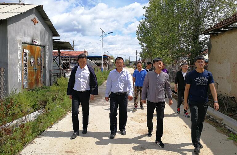 六鼎山文化旅游区管委会 到黑石乡自安村指导脱贫工作