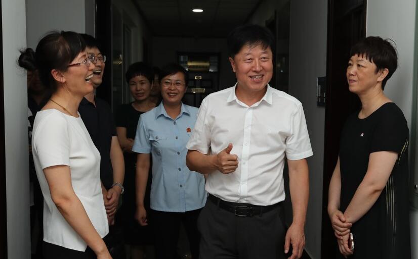 延边州中级人民法院院长庾成日到敦化法院慰问执行干警