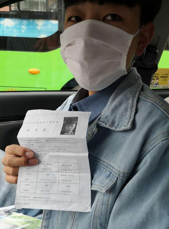 六鼎山45台出租车“爱心送考” 护送考生 金榜题名